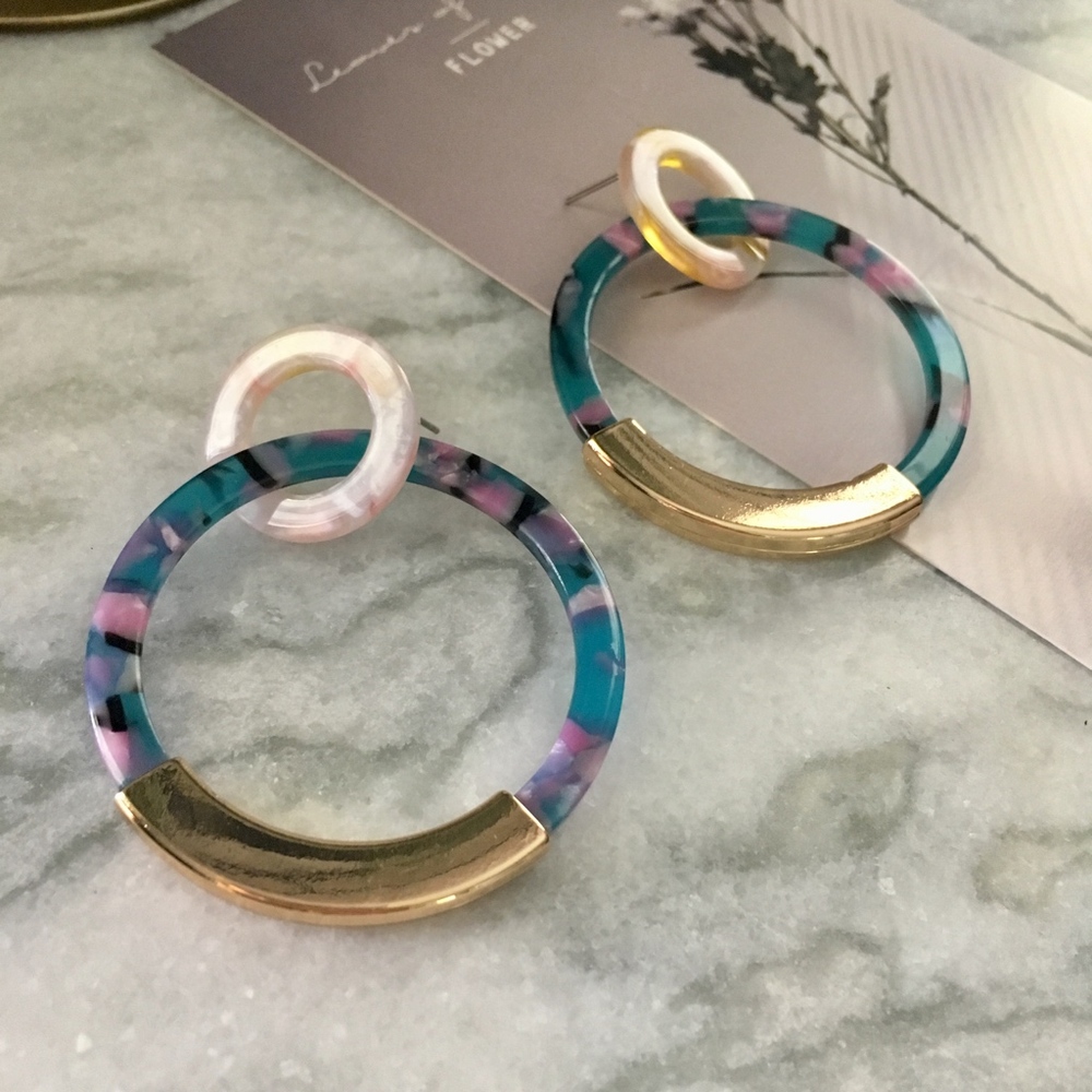 Double Hoop Gold Bar Acrylic Tortoise Earrings - Picture 5 of 6